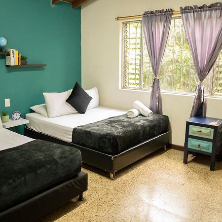 Buntes House-Casa Hotel Laureles-Estadio เมเดยิน ภายนอก รูปภาพ