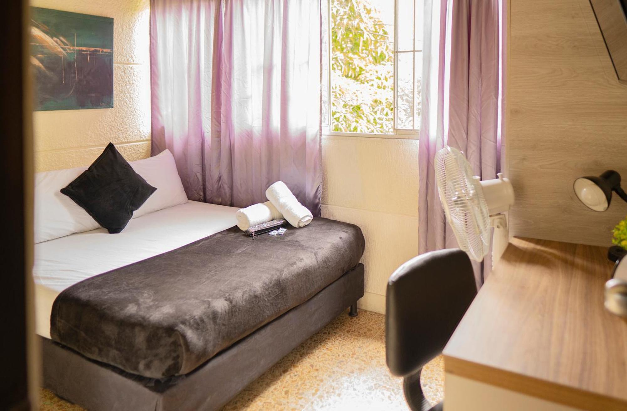 Buntes House-Casa Hotel Laureles-Estadio เมเดยิน ภายนอก รูปภาพ