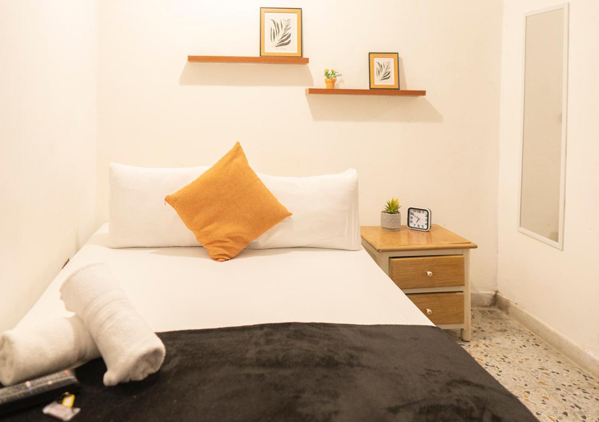 Buntes House-Casa Hotel Laureles-Estadio เมเดยิน ภายนอก รูปภาพ