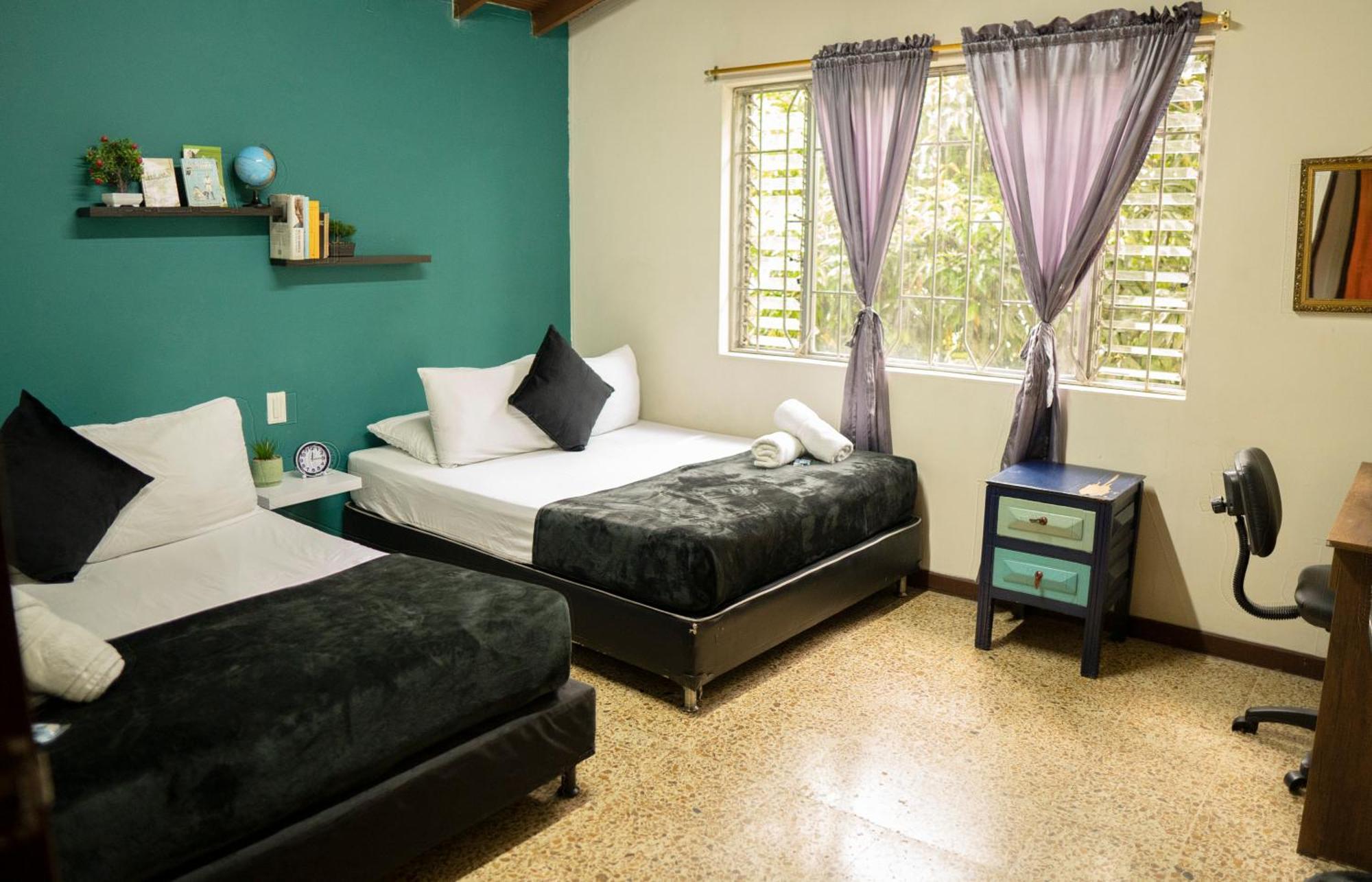 Buntes House-Casa Hotel Laureles-Estadio เมเดยิน ภายนอก รูปภาพ
