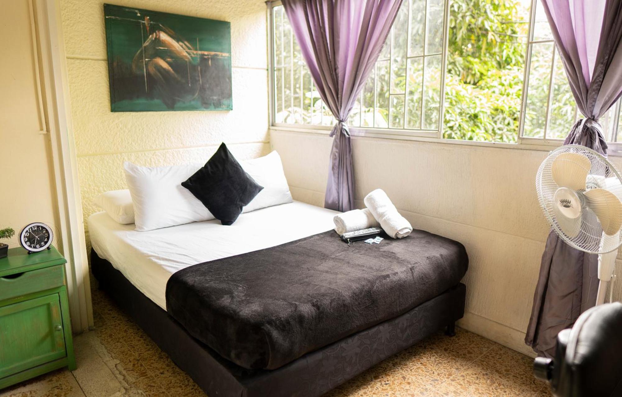 Buntes House-Casa Hotel Laureles-Estadio เมเดยิน ภายนอก รูปภาพ