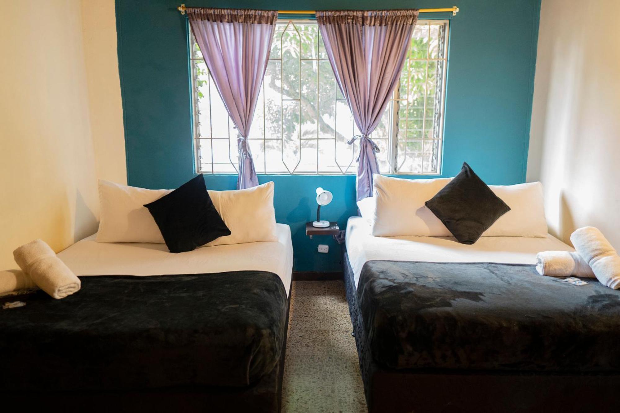 Buntes House-Casa Hotel Laureles-Estadio เมเดยิน ภายนอก รูปภาพ