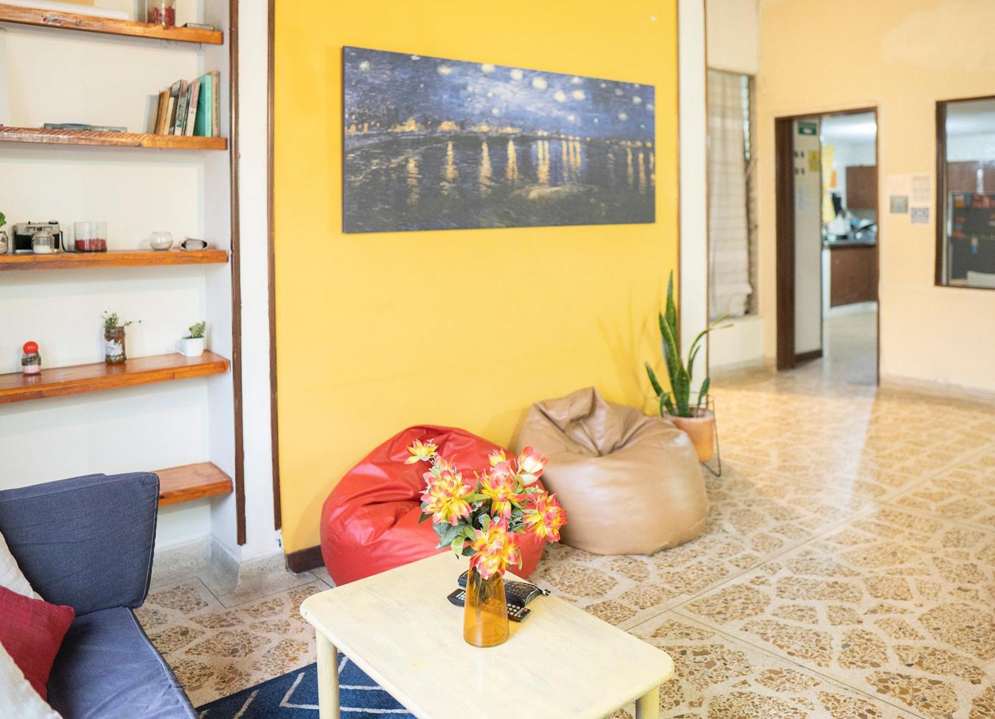 Buntes House-Casa Hotel Laureles-Estadio เมเดยิน ภายนอก รูปภาพ