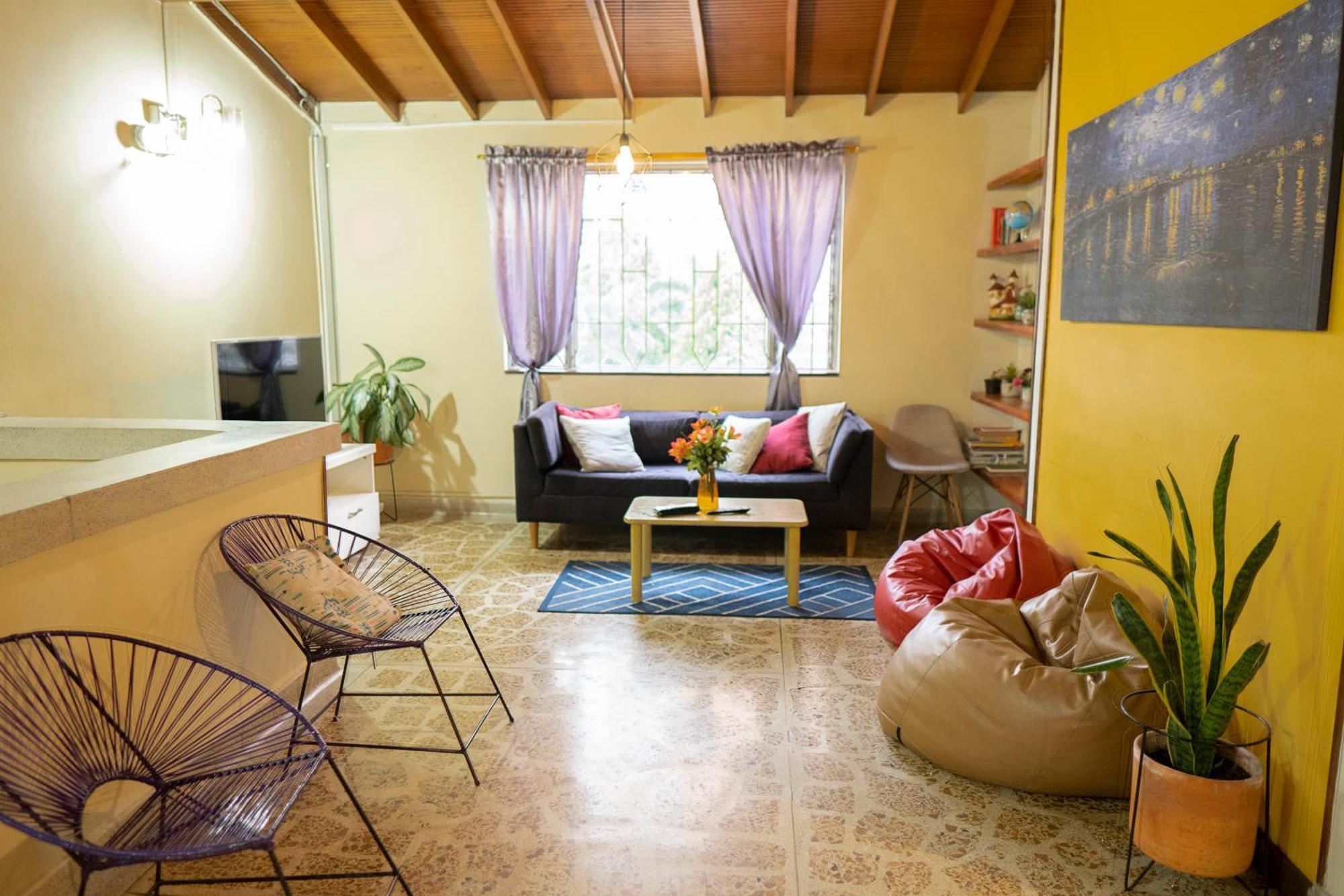 Buntes House-Casa Hotel Laureles-Estadio เมเดยิน ภายนอก รูปภาพ