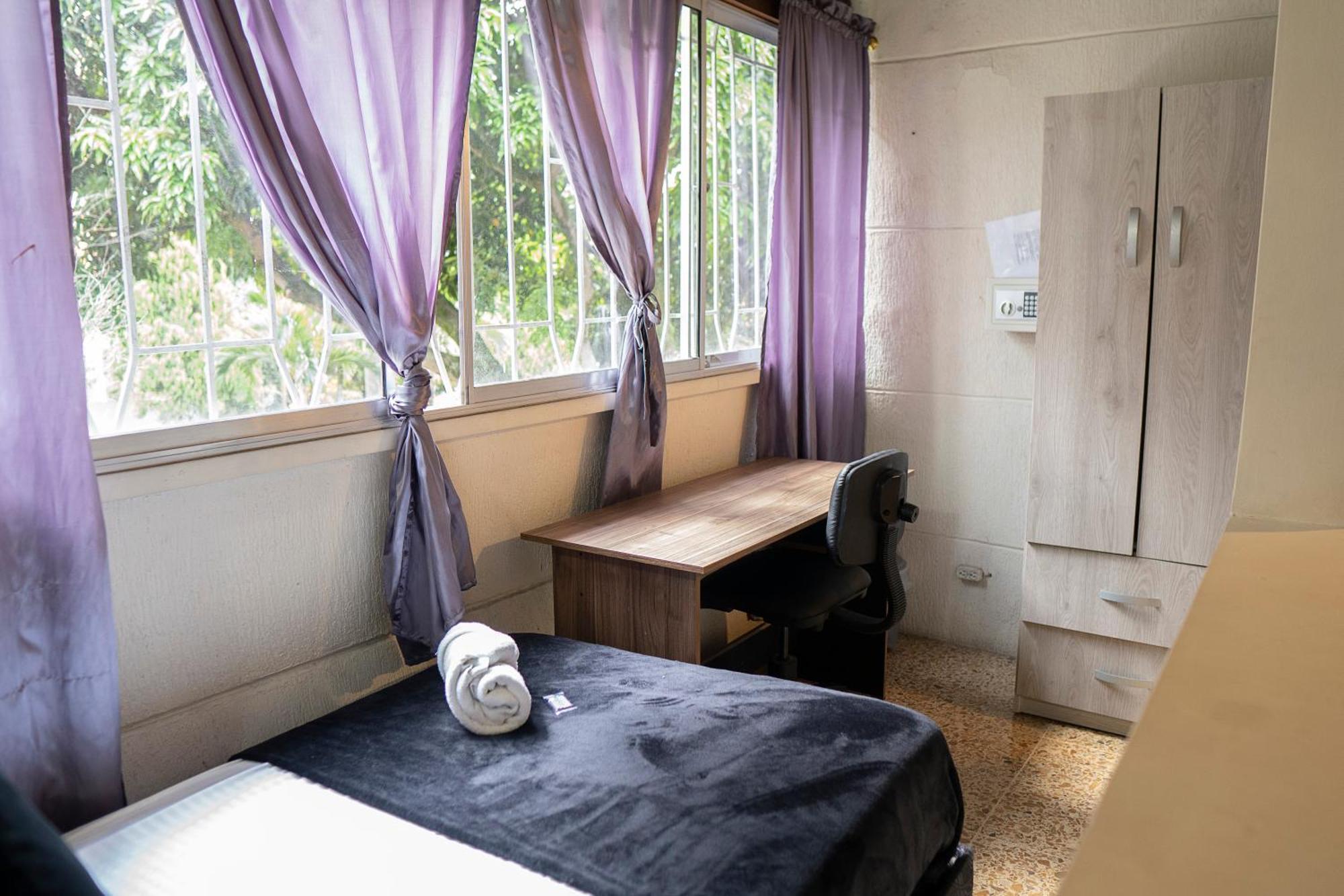Buntes House-Casa Hotel Laureles-Estadio เมเดยิน ภายนอก รูปภาพ