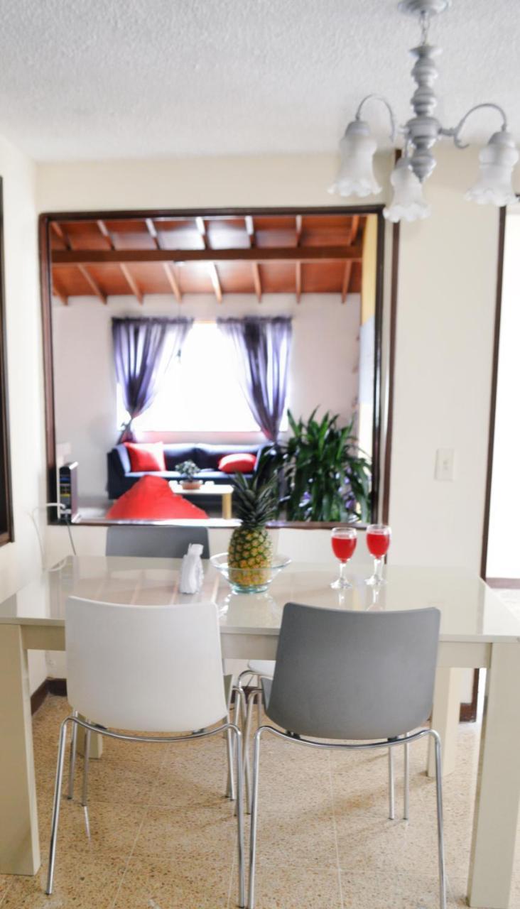 Buntes House-Casa Hotel Laureles-Estadio เมเดยิน ภายนอก รูปภาพ