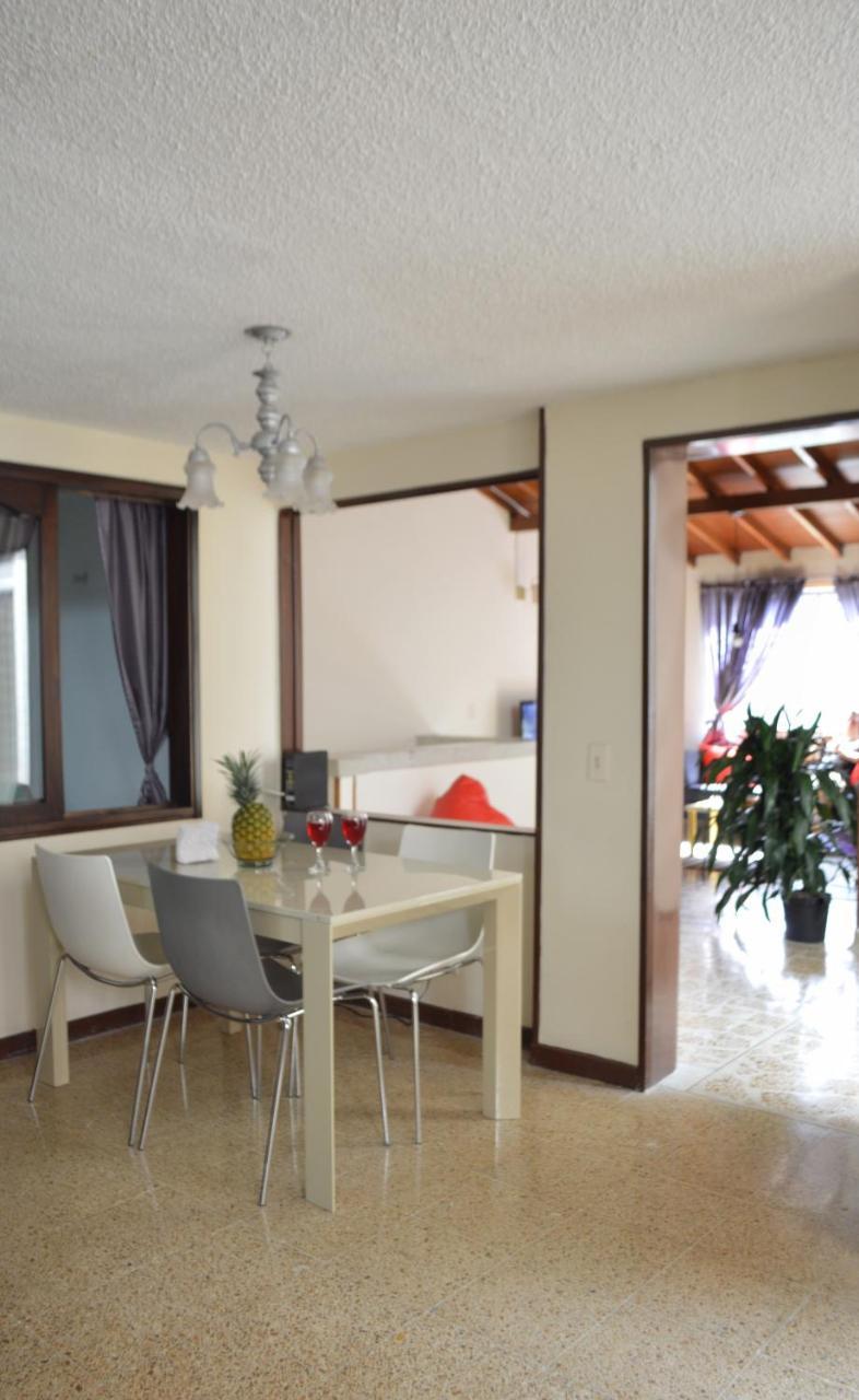 Buntes House-Casa Hotel Laureles-Estadio เมเดยิน ภายนอก รูปภาพ
